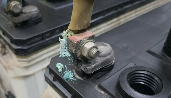 علت سولفاته شدن سر باتری ماشین