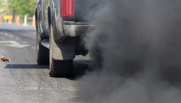 دود سیاه از اگزوز