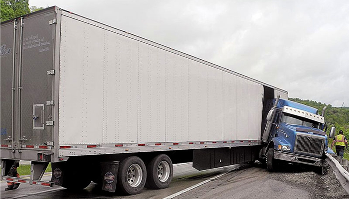 چرا تریلی قیچی می کند